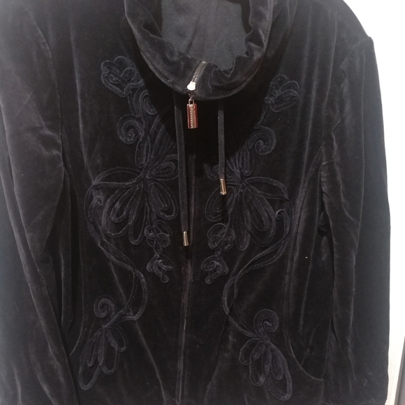 St John Sport by Marie Gray 2 PC Sweater/Sweatpants - Picture 5 of 7